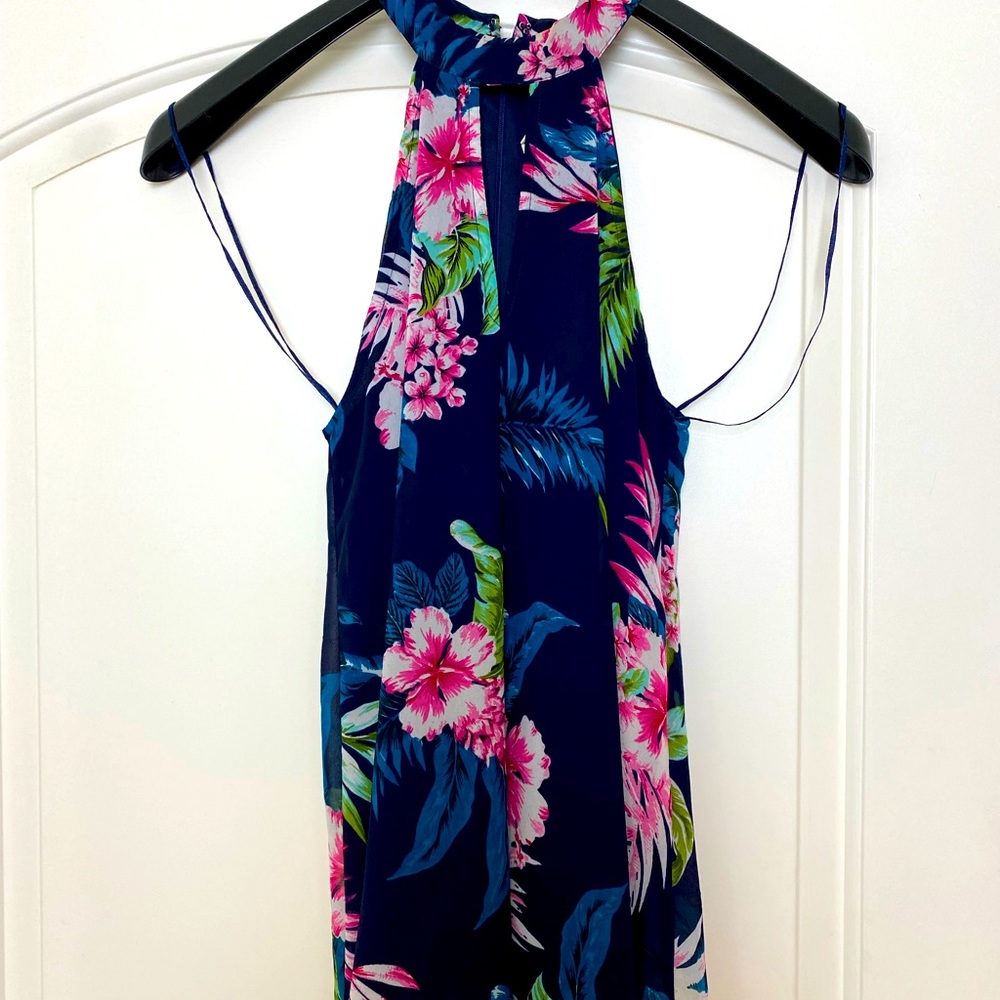 Flowy Tropical Top Perfect For Spring & Summer! 🌴☀️